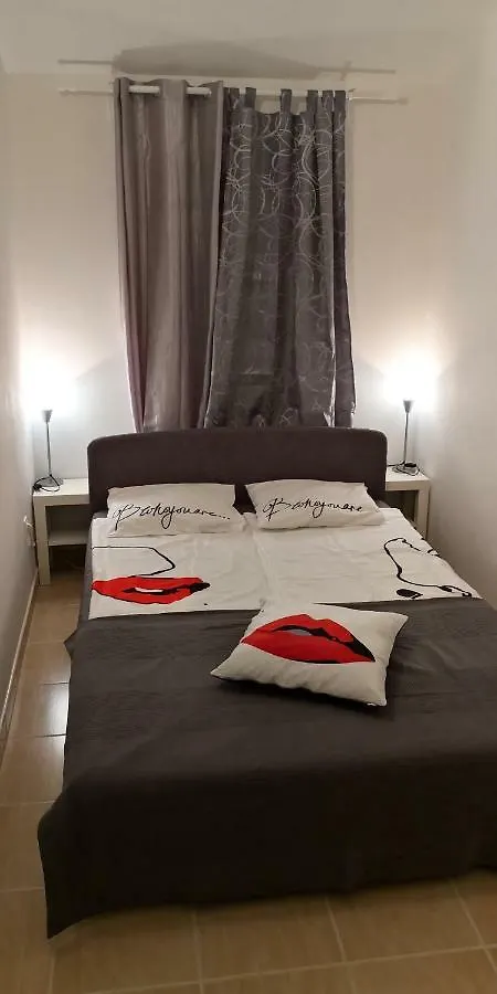 Apartment Cota Vinkuran 0*,  Croatia